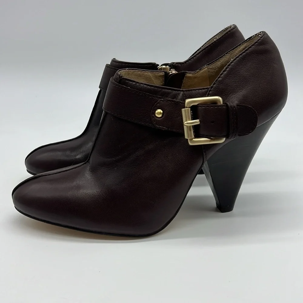 MICHAEL Michael Kors Women US 9 Brown Leather Heeled ankle booties Gold Buckle